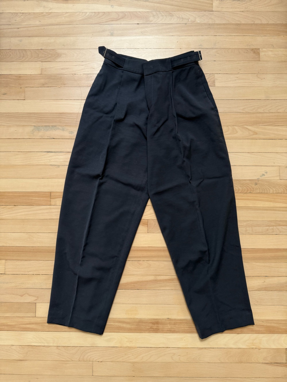 Club Monaco Tapered Trousers in slate grey / blue